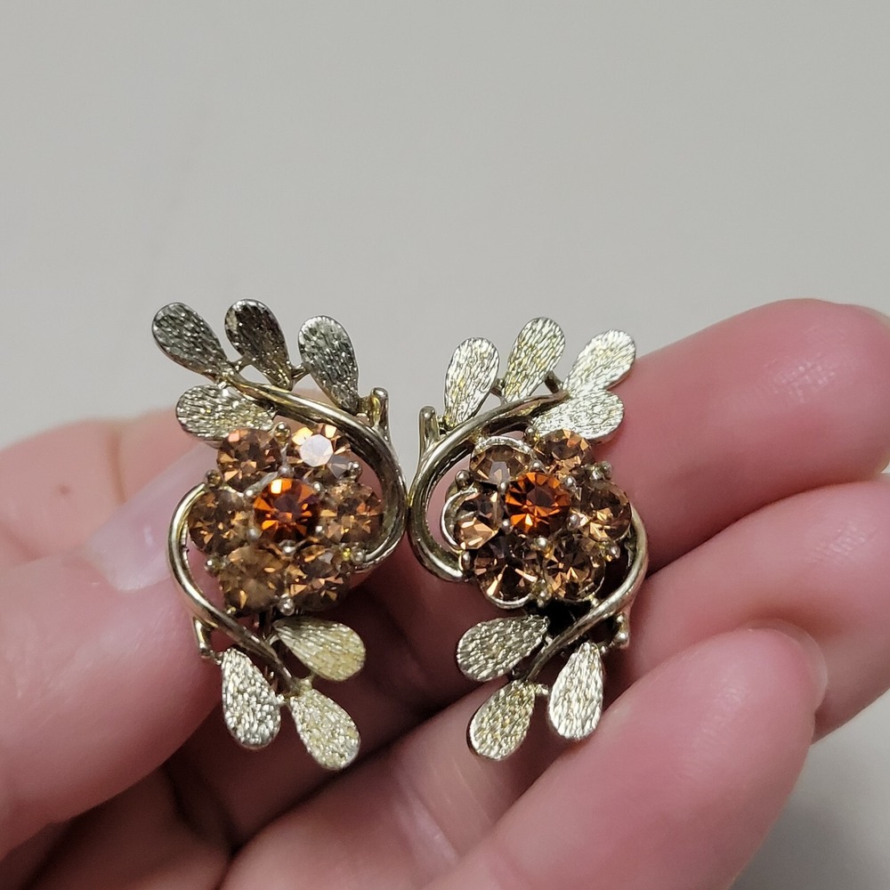 Vintage CORO Signed Autumn Flower Brown Rhinestone Gold Tone Clip On Earrings 1"